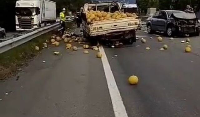 Giresun'da Sebze Yüklü Kamyonla Otomobil Çarpıştı : 3 Yaralı