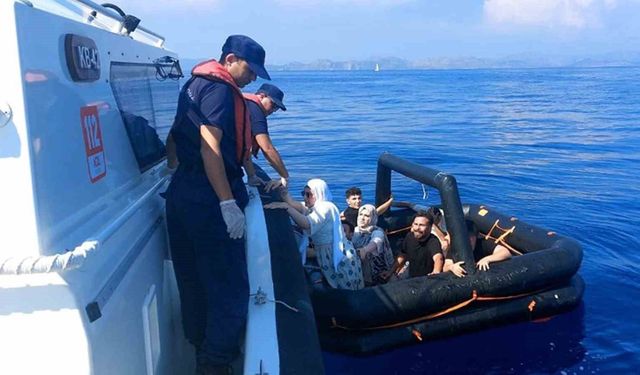 Yunan sahil güvenlik 3'ü çocuk 8 düzensiz göçmeni Türk karasularına geri itti