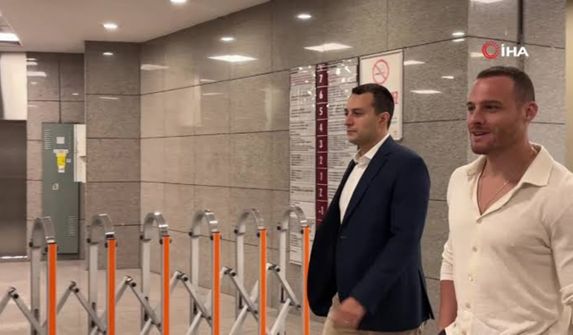 Oyuncu Kerem Bursin: Ahbap Derneğine 200 Bin Tl Bağışta Bulundum