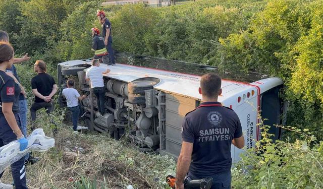 Samsun'da Yolcu Otobüsü Devrildi: 21 Yaralı