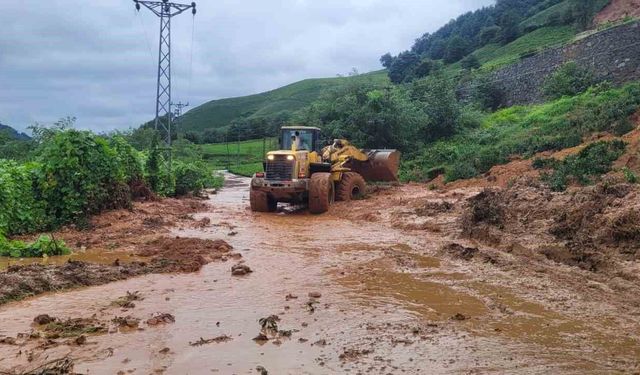Trabzon'da Etkili Yağışın Etkilerine Karşı Çalışmalar Sürüyor