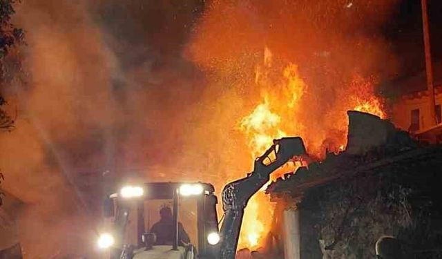 Köy Evi Alevlere Teslim Oldu