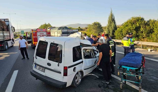 Otomobil Çekiciye Arkadan Çarptı: 2 Ölü 1 Yaralı
