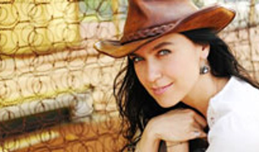 Şevval Sam Foto Galeri