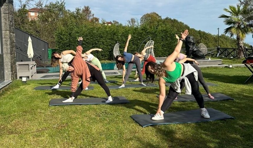 Rize'de Sporseverler Doğada Pilates ve Yoga Yaptı