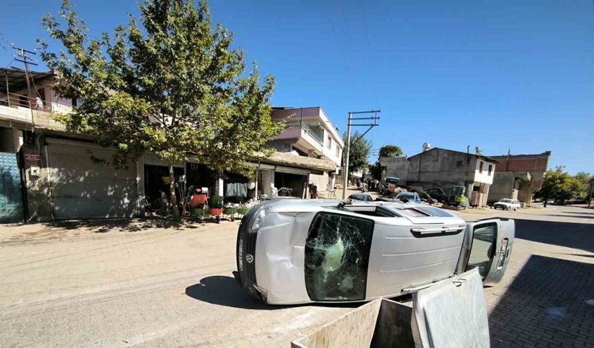 Hafif ticari araç takla attı: 1 yaralı