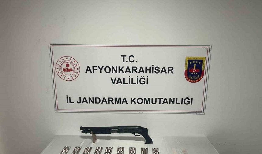 İki kardeş evlerinde uyuşturucu ile yakalandı