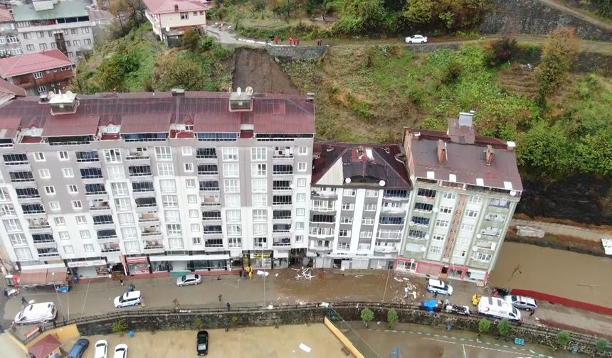 Rize'de Tahliye Edilen Apartman Sakinlerinin Bekleyişi Sürüyor