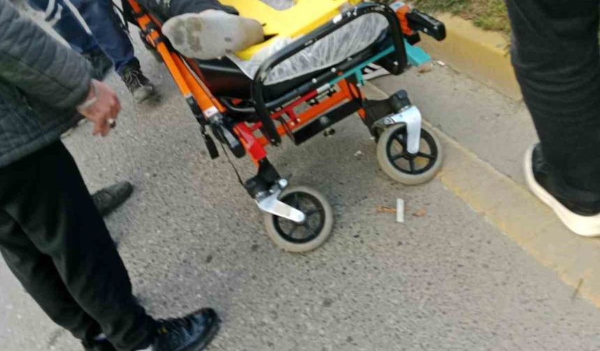 Sakarya’da motosiklet refüje çarptı: 1 yaralı