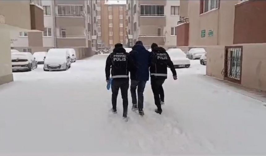 Erzurum’da uyuşturucu satıcılarına operasyon: 3 tutuklama