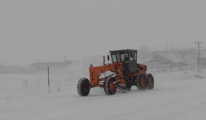 Kars’ta 100 Köy Yolu Ulaşıma Kapandı