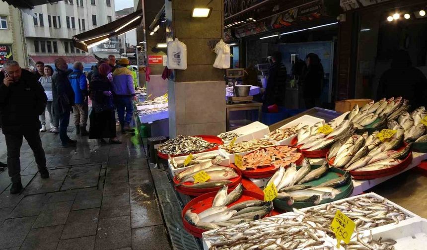 Çoğu Tekne Erken Paydos Edince Balık Tezgâhları Eski Görüntüsünden Uzak Kaldı