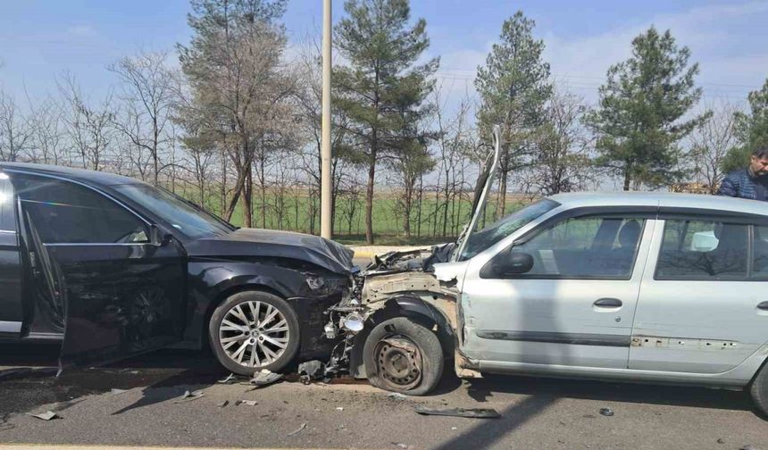 Diyarbakır’da direksiyon başında kalp krizi geçiren sürücü kazaya neden oldu