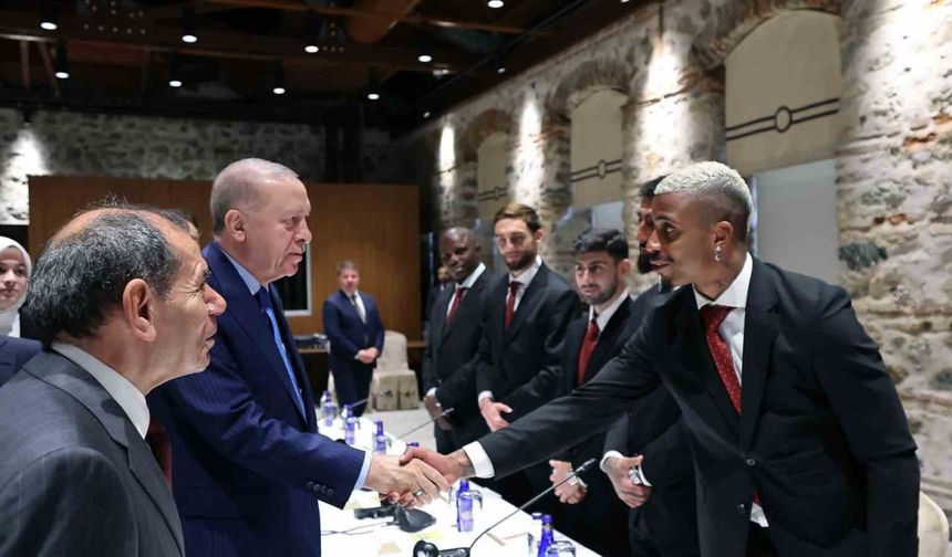 Cumhurbaşkanı Erdoğan, Galatasaray’ı Kabul Etti