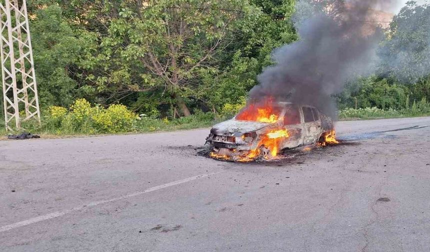Erzincan’da Otomobil Alev Alev Yandı