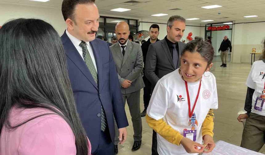 Malazgirt’te özel öğrencilerden "TÜBİTAK 4006 Bilim Fuarı"