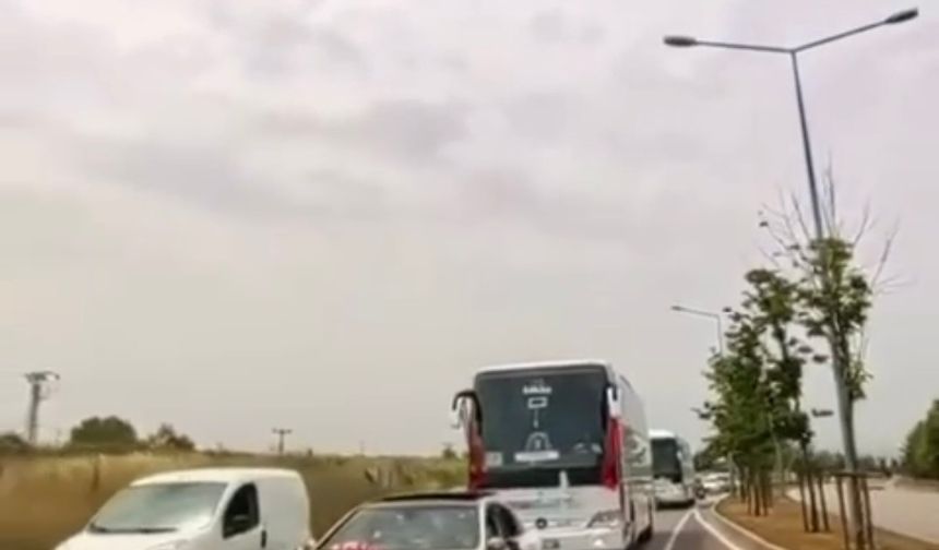 Yolcu Otobüsü Düğün Konvoyuna Girdi, Konvoyda Tehlikeli Anlar Kamerada