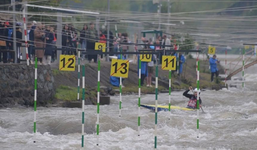Rize'de 'Akarsu Slalom Bahar Kupası' yarışları düzenlendi