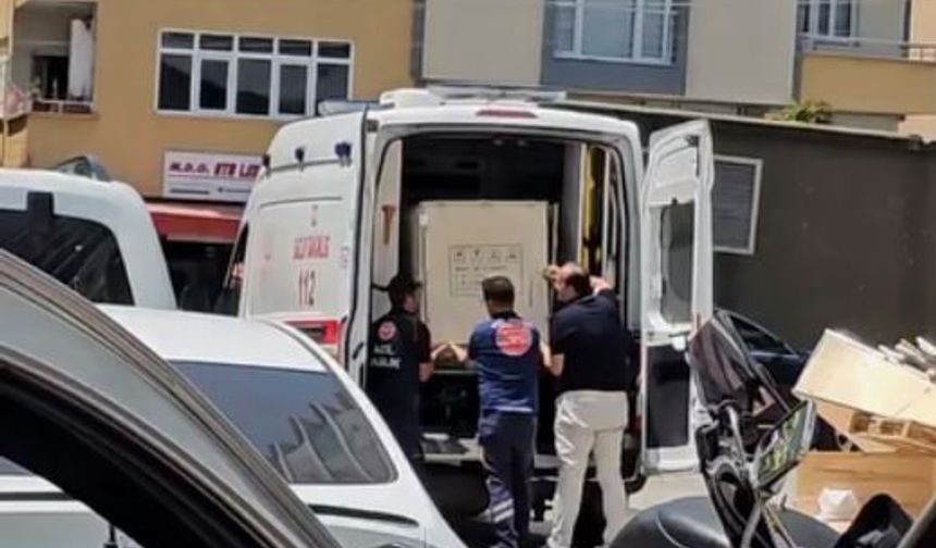 Ambulansa Dolap Yüklediler; O Anlar Kamerada