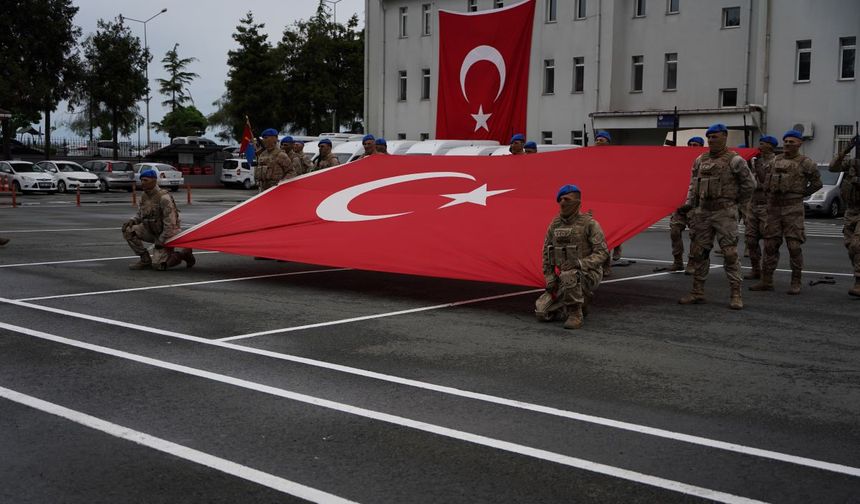 Rize'de kuruluş kutlamalarına damga vuran jandarma gösterisi