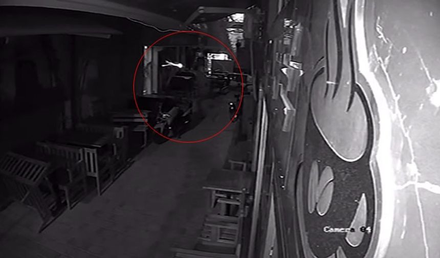 İzmir’de gazete binasına silahlı saldırı kamerada