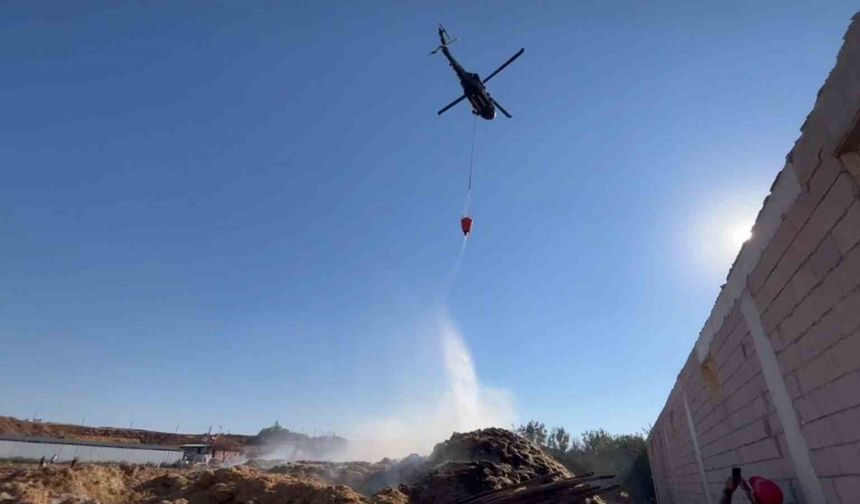Yanan saman balyalarına jandarma helikopteriyle müdahale