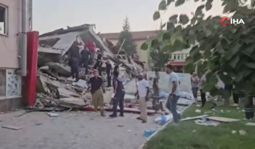 Balıkesir Sındırgı'da 6.1'lik Deprem 1 Ev Yıkıldı Ciddi Hasar Gören Yapılar Var