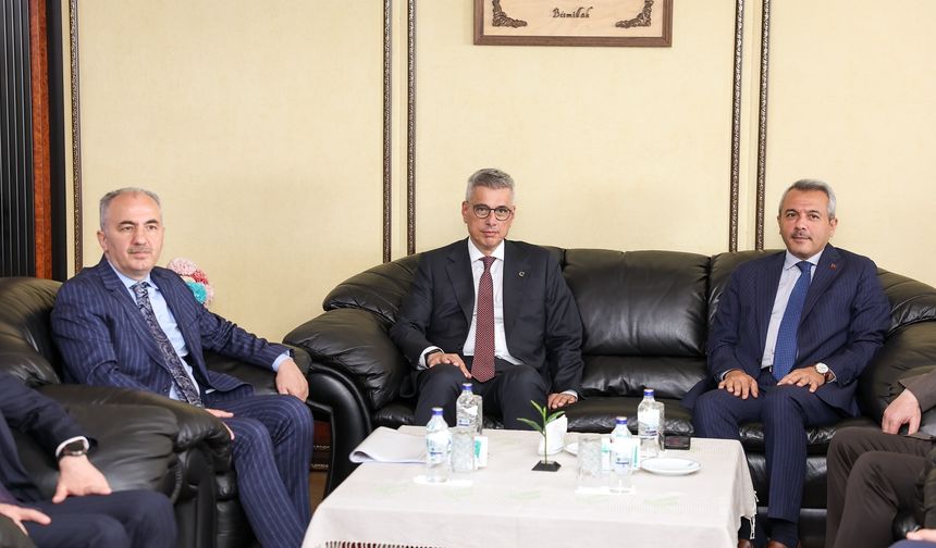 Sağlık Bakanı Memişoğlu, Rize'de Ziyaretlerini Sürdürüyor
