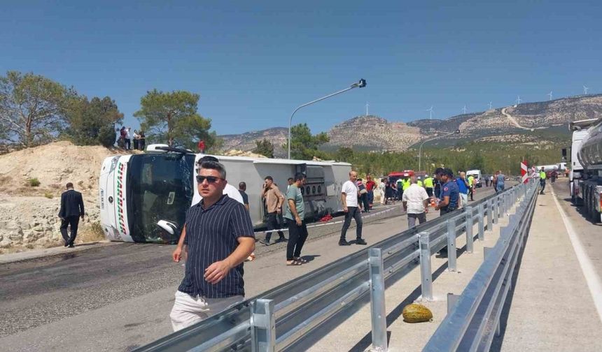 Otobüs ile kamyon çarpıştı:  Ölü ve yaralılar var