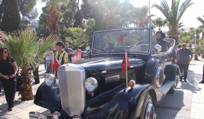 Atatürk’ün Makam Aracının Aynısı Turgutlu’da İlgi Odağı Oldu