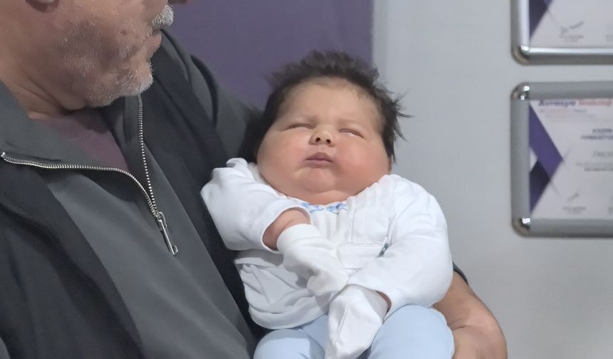 6 Kilo 150 Gram Bebek Dünyaya Geldi
