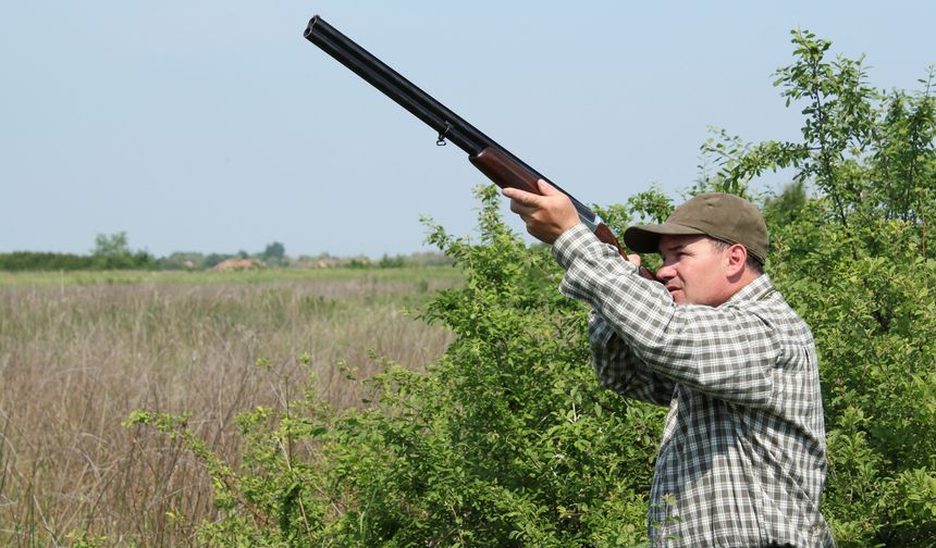 Avcı Baba Kazara Oğlunu Vurdu: 16 Yaşındaki Genç Hayatını Kaybetti
