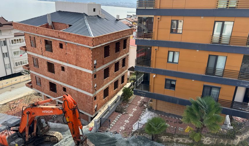 Ordu’da Kayma Tehlikesi: Bir Bina Yıkılıyor