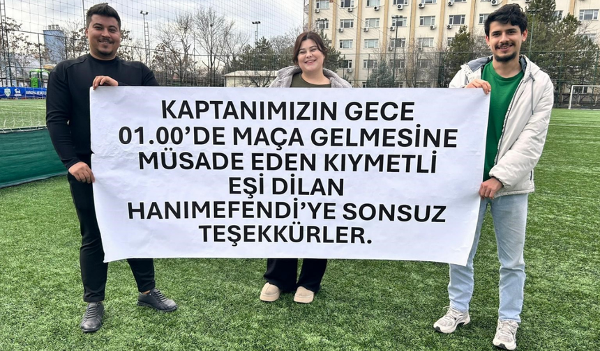 Eşine Halı Saha İzni Veren Kadına Pankartlı Teşekkür