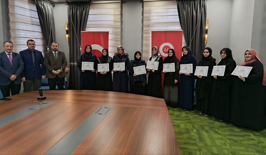 Rize’de Talim ve Tashih-i Huruf Kursu Sertifika Töreni Gerçekleştirildi