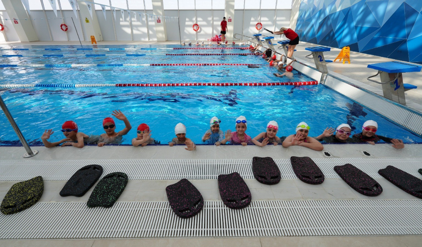 Akçaabat'ta Minik Yüzücüler Yetişiyor