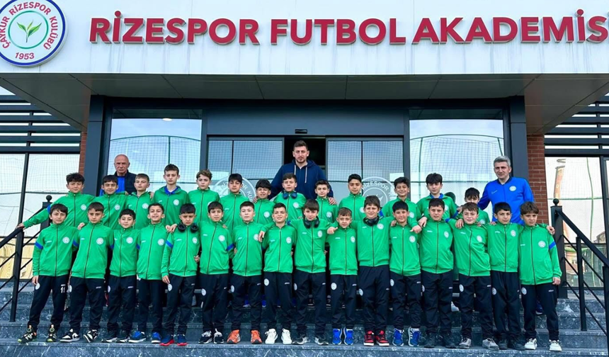 Çaykur Rizespor U12 Takımı Çanakkale’de Şampiyon Oldu