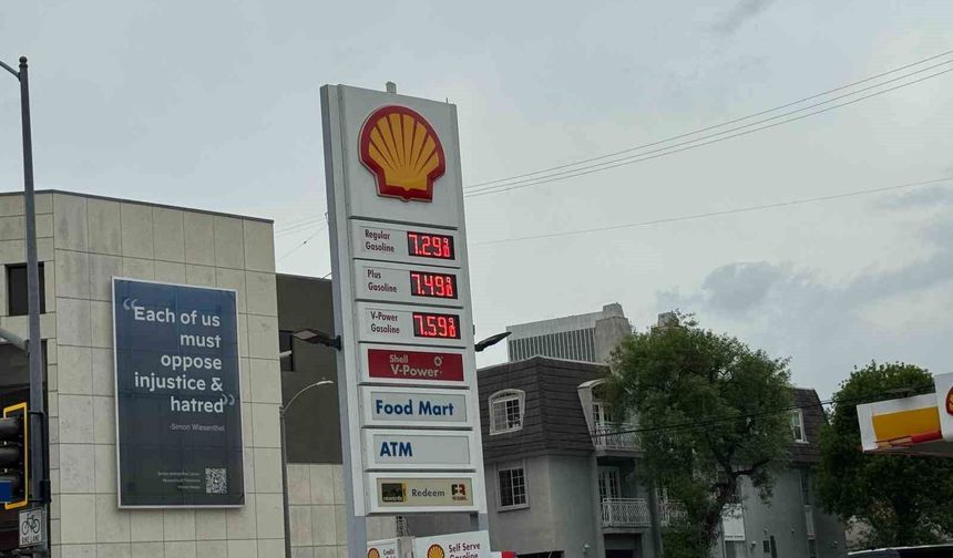 ABD'de Benzin Fiyatları Galon Başına 4 Doları Aştı