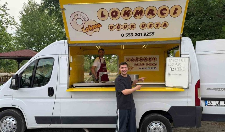 Üniversiteden 6,5 Yıl Sonra Mezun Olunca Lokma Döktürdü