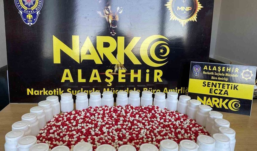 Manisa'da bin 803 sentetik ecza hap ele geçirildi