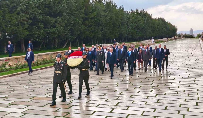 NATO heyetinden Anıtkabir'e ziyaret