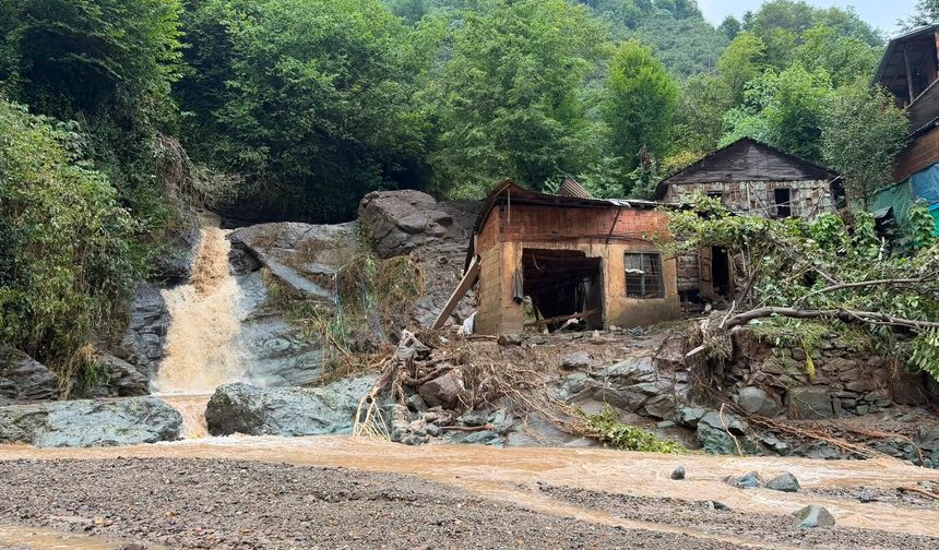 Giresun'da Felaket Devam Ediyor: Sele Kapılan 2 Kişiden Haber Alınamıyor