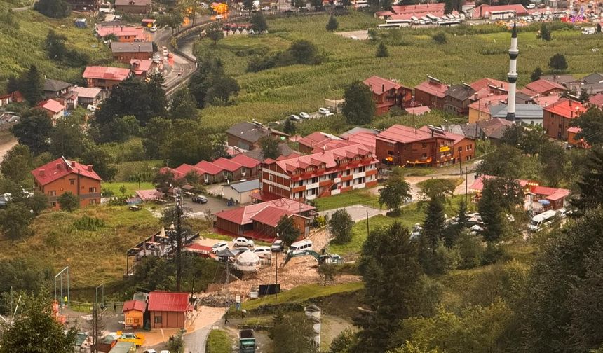 Uzungöl'de Sel: Turistler Mahsur Kaldı