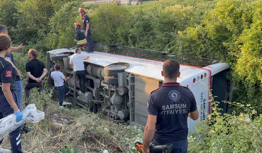 Samsun'da Yolcu Otobüsü Devrildi: 21 Yaralı