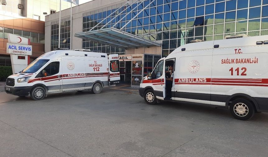 Sokak Ortasında Otomobile Kurşun Yağdırdı: 1'i Ağır 3 Yaralı