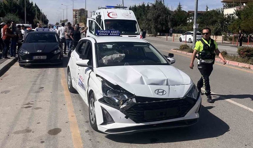 14 Yaşında Araba İle Dehşet Saçtı: 4 Yaralı