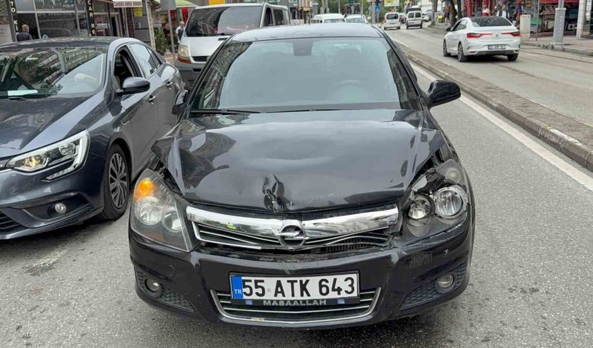 Samsun'da Otomobiller Birbirine Girdi