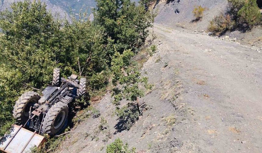 Şarampole Yuvarlanan Traktör Kazasında 1 Ölü 3 Yaralı