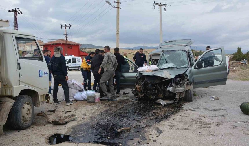 İki Kamyonetin Karıştığı Kazada 1 Ölü 2 Yaralı