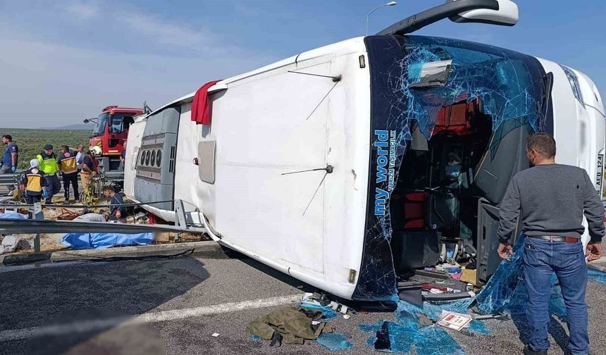 Tur Otobüsü Kaza Yaptı: 26 Yaralı 12 Ölü